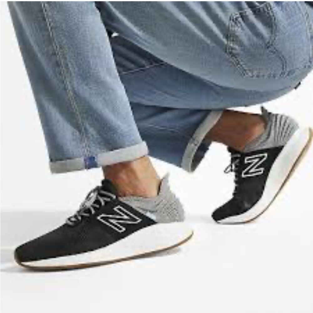 New Balance Black and Gray Sneakers with Breathable Mesh - Picture 12 of 16